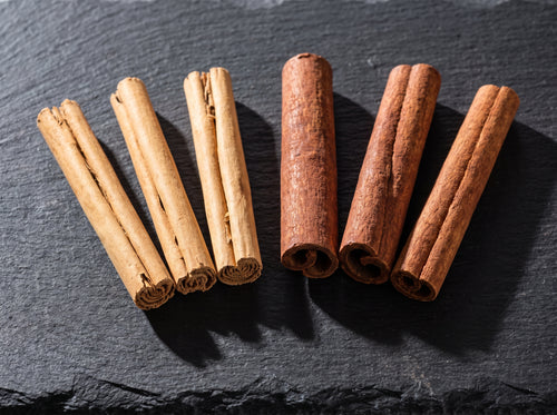 Ceylon quills beside cassia sticks